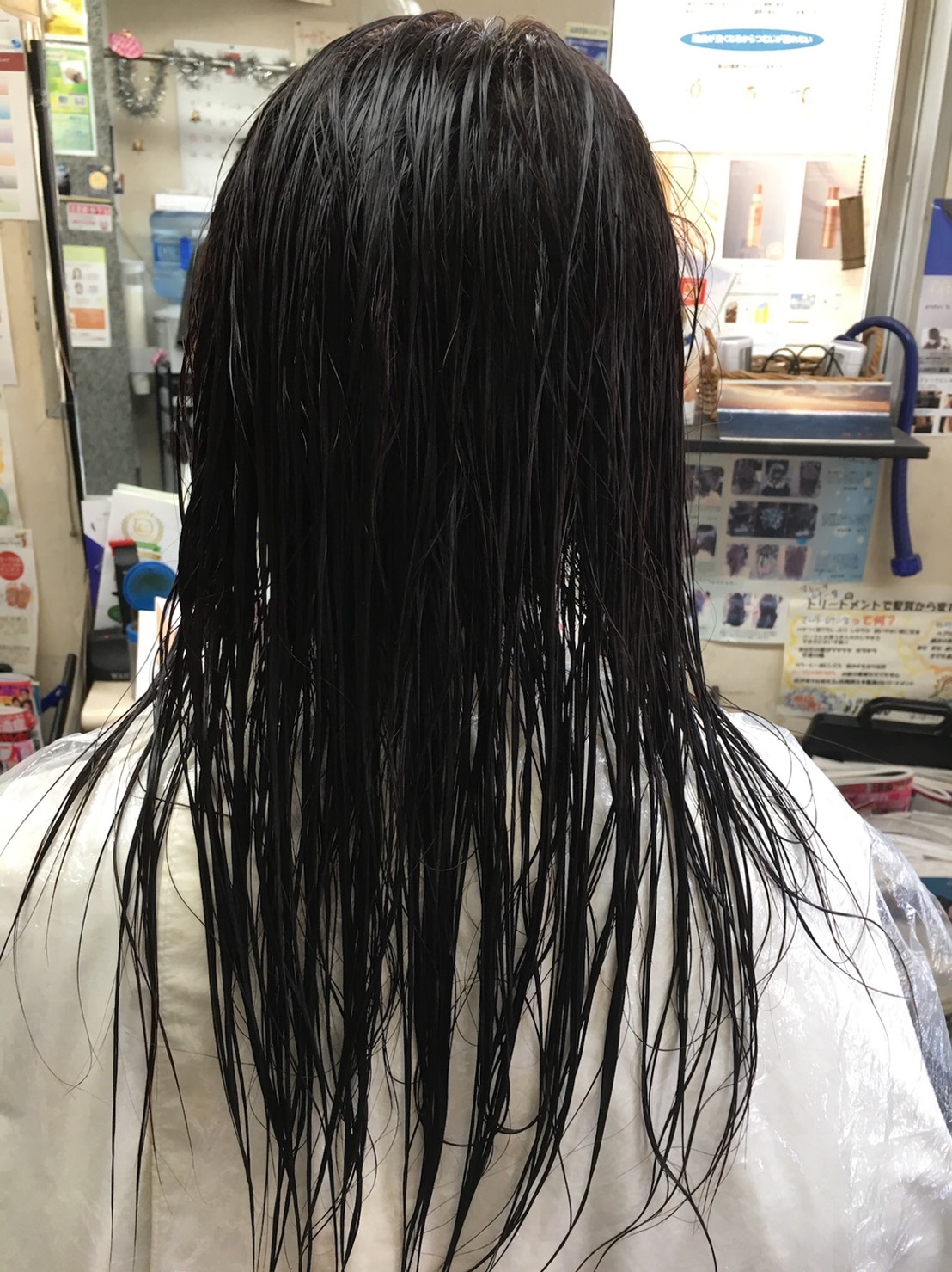 マレーア・レナータ縮毛矯正＋ヘアカラー：ビフォー