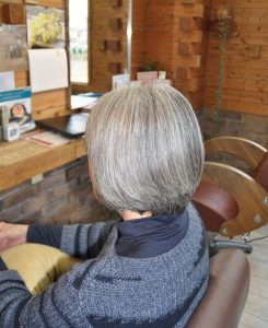 マレーア施術でグレイヘアが艶やかに
