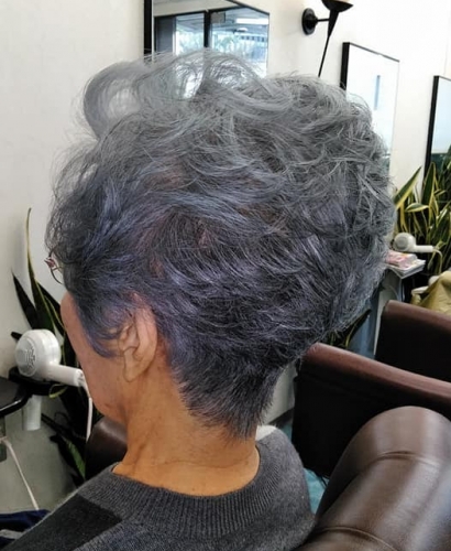 グレイヘアがますます映えるマレーアレナータカール