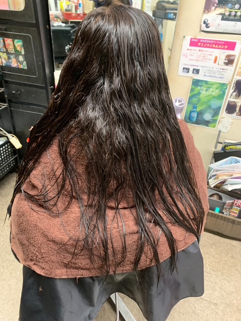 マレーア・レナータ縮毛矯正：ビフォー